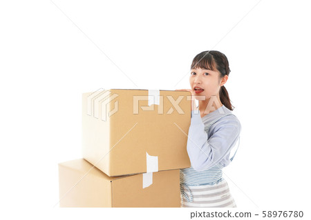 Young woman 58976780