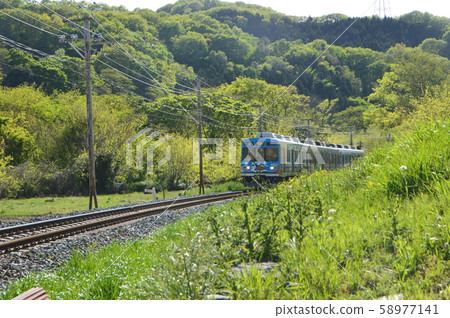 秩父鐵道的上游列車（大久郡秩父鐵道/八里町附近的日九站） 58977141