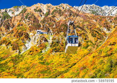 <Toyama Prefecture> Autumn leaves of Kurobedaira and Tateyama Kurobe Alpine Route <Toyama Prefecture> Autumn leaves of Kurobedaira and Tateyama Kurobe Alpine Route 58978595