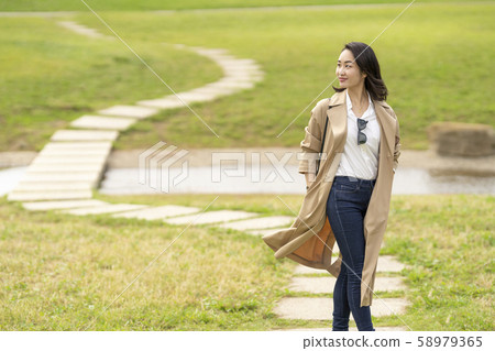 風衣的酷女人 風衣的酷女人 58979365