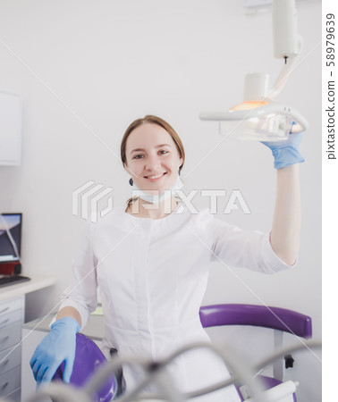 happy dentist doctor 58979639