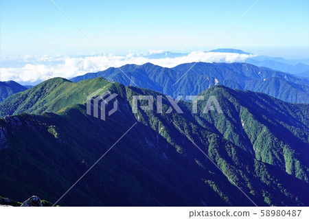 來自南小牧岳的阿爾卑斯山南部中部的山脊 58980487