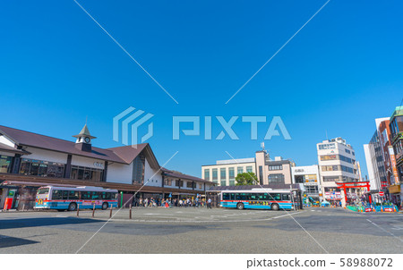 Views of Kamakura cityscape in Japan, such as Kamakura Station (Otorii, Komachi Street, etc.) 58988072
