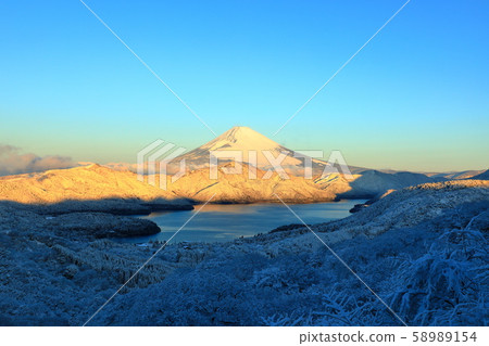 富士山雪景代官山蘆之子 富士山雪景代官山蘆之子 58989154