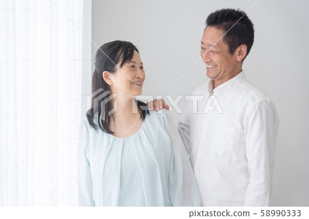 Senior couple 58990333