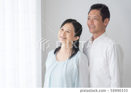 Senior couple 58990335