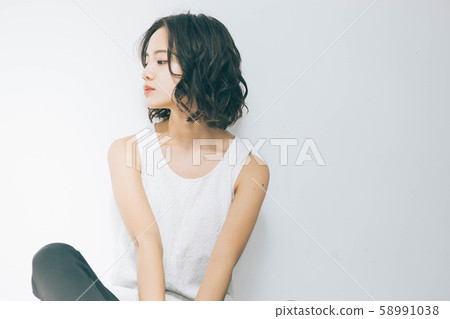 年輕女子髮型圖片 年輕女子髮型圖片 58991038