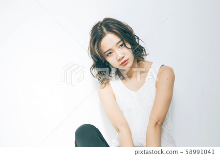 年輕女子髮型圖片 年輕女子髮型圖片 58991041