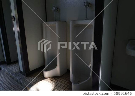 Public toilet / toilet Public toilet / toilet 58991646
