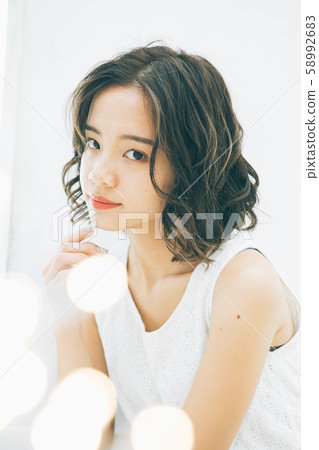 Hairstyle images for young women 58992683