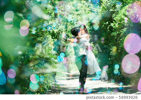 婚禮情侶肥皂泡 婚禮情侶肥皂泡 58993026