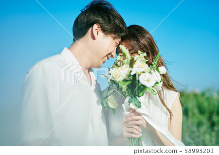 Wedding couple cuddling 58993201