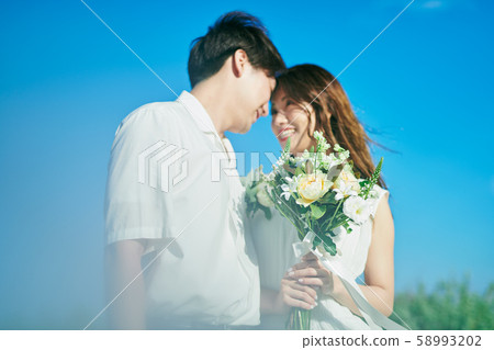Wedding couple cuddling 58993202