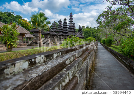 巴厘島世界遺產塔曼阿雲寺門梅爾石塔 巴厘島世界遺產塔曼阿雲寺門梅爾石塔 58994440