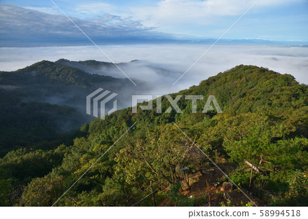 Unkai and Daikoyama View from the southern peak of Daikoyama to the Unkai covering the Kanto Plain and the ridge in the direction of Yamayuri Gakuen 58994518