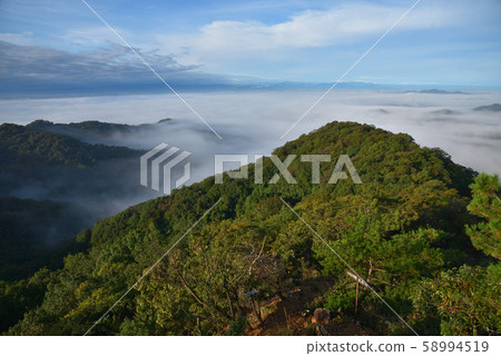 Unkai and Daikoyama View from the southern peak of Daikoyama to the Unkai covering the Kanto Plain and the ridge in the direction of Yamayuri Gakuen 58994519