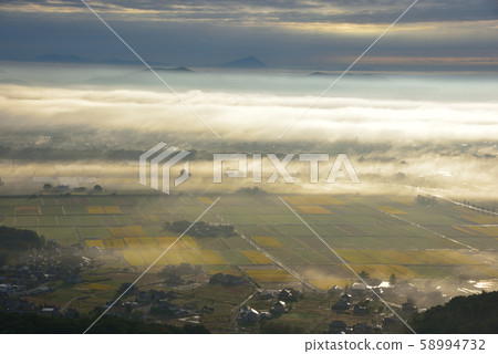 Unkai and Okoyama View the countryside that extends east from the summit of Mt. 58994732
