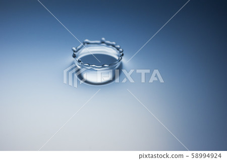 Water Crown 58994924