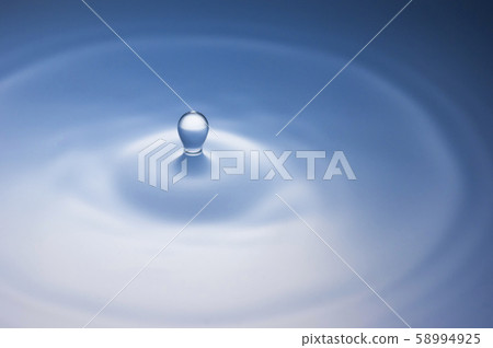 Water Crown 58994925