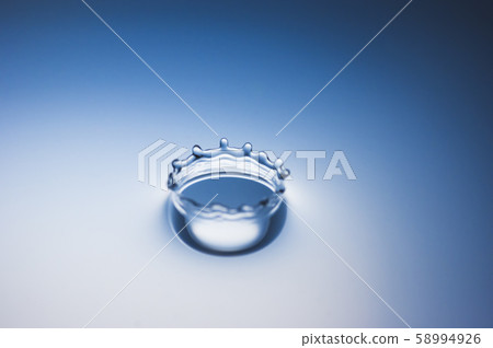 Water Crown 58994926