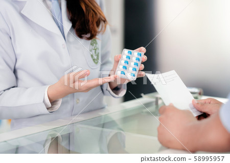 Specialist explain about how to use a drug capsule Specialist explain about how to use a drug capsule 58995957