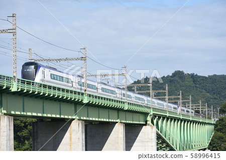中央本線系列E353特急梓（新桂川大橋） 58996415