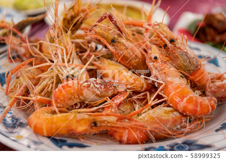 美味的烤蝦,(蝦場,烤蝦,加鹽烤) 美味的烤蝦,(蝦場,烤蝦,加鹽烤) 58999325