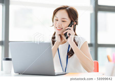 女人生意打個電話 女人生意打個電話 58999642