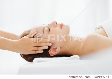 Female esthetic head spa 58999751