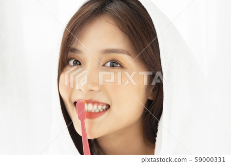 Woman lifestyle toothpaste Woman lifestyle toothpaste 59000331