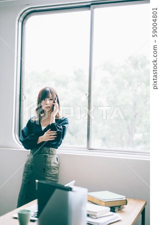 Woman business smartphone 59004801