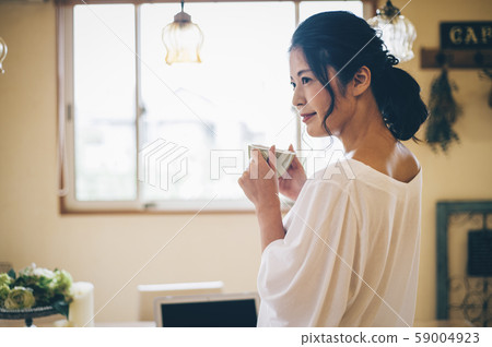 Women's lifestyle tea time 59004923