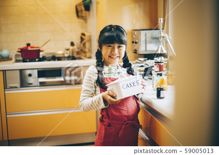 兒童女孩的幫助 59005013