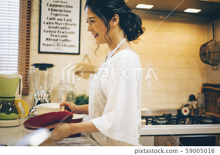 Woman lifestyle housewife Woman lifestyle housewife 59005016