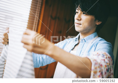 男性生活方式做家務 59005192