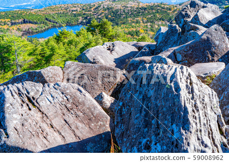 Shirakoma-no-ike Pond as seen from Takami stone, autumn [Nagano] 59008962
