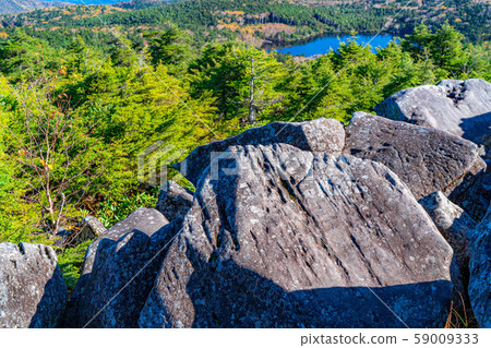 Shirakoma-no-ike Pond as seen from Takami stone, autumn [Nagano] 59009333