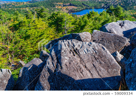 Shirakoma-no-ike Pond as seen from Takami stone, autumn [Nagano] 59009334