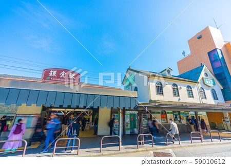 日本鎌倉的城市景觀,可俯瞰JR鎌倉站(西口),江之島電鐵和鎌倉站 日本鎌倉的城市景觀,可俯瞰JR鎌倉站(西口),江之島電鐵和鎌倉站 59010612