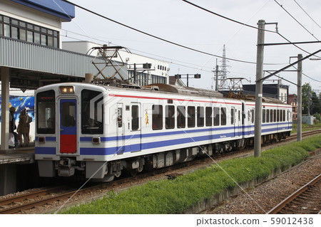 Hokuetsu Express Hokuhoku Line HK100 (Mukamachi Station) 59012438