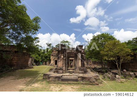 Khmer ruins Prasat term antom on the border between Thailand and Cambodia 59014612