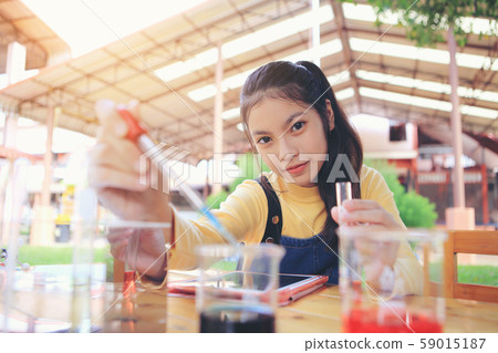 Female students who are intending to study 59015187