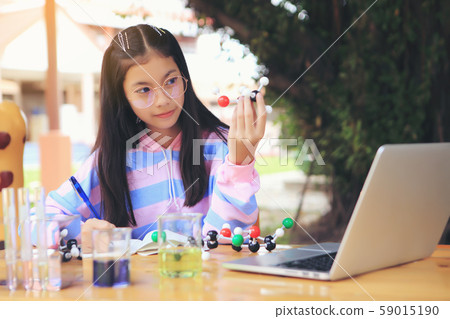 Female students who are intending to study 59015190
