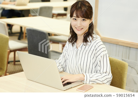 Business laptop woman 59015654