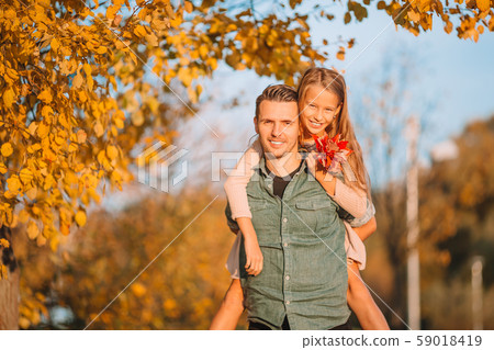 Family of dad and kid on beautiful autumn day in the park 59018419