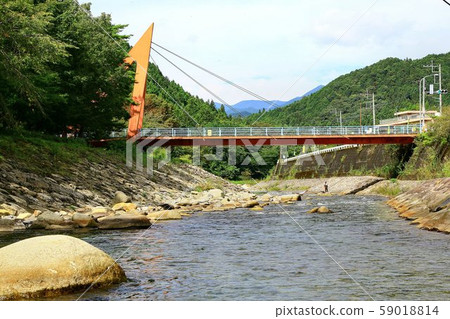 夏末晴朗 59018814