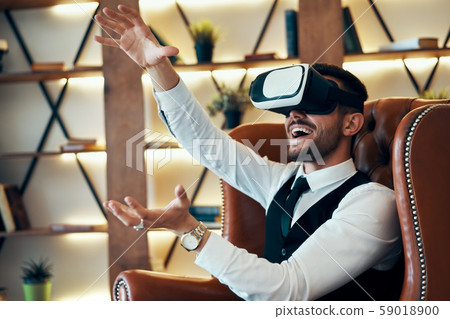 Man wearing virtual reality goggles 59018900