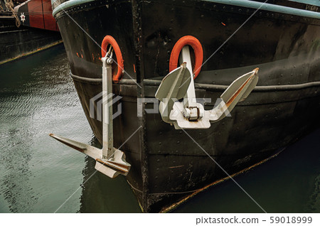 Prow and rusty anchor of a boat moored in port Prow and rusty anchor of a boat moored in port 59018999