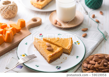 appetizing pumpkin cheesecake 59019958