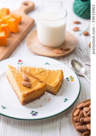 appetizing pumpkin cheesecake 59019963